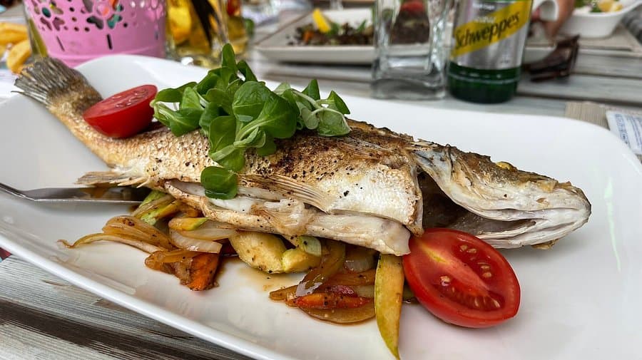 Интериор на ресторант Тераса — топла атмосфера с елегантна декорация